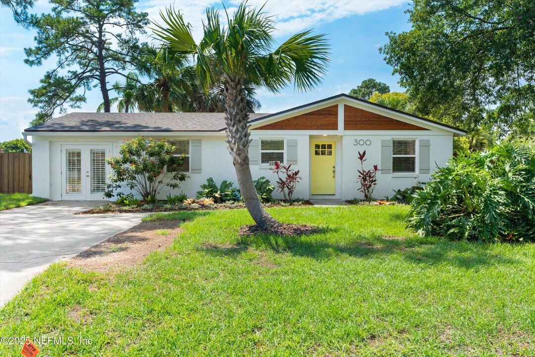 300 Belvedere St in Atlantic Beach, FL - Building Photo
