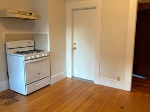 86 Pleasant St, Unit 2 in Mansfield, MA - Foto de edificio - Building Photo