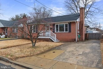 304 Newfield Rd in Glen Burnie, MD - Building Photo - Building Photo