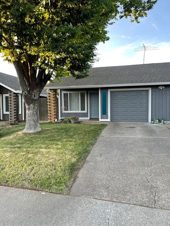 9647 Old Placerville Rd in Sacramento, CA - Building Photo