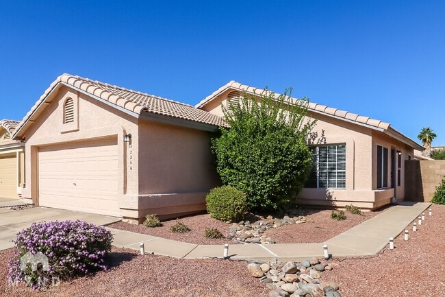 2206 E Aire Libre Ave in Phoenix, AZ - Building Photo - Building Photo