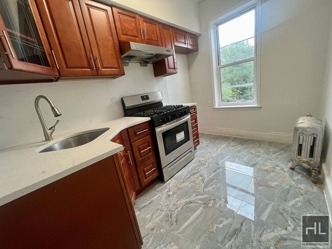 3BR 1BA 1100sft Floor Through in Brooklyn, NY - Building Photo - Building Photo