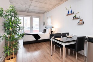 201 Rue Sainte-Catherine E in Montréal, QC - Building Photo