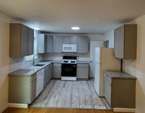 549 Cumberland Rd in Pittsburgh, PA - Foto de edificio - Building Photo