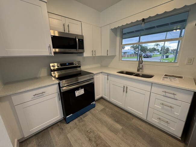 116 Myakka Dr in Venice, FL - Building Photo - Building Photo