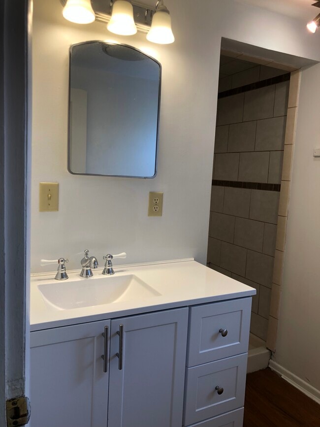 416 Henry St, Unit #3
