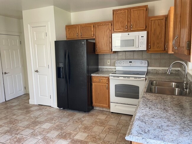 121 S Barbara St in Mount Joy, PA - Building Photo - Building Photo