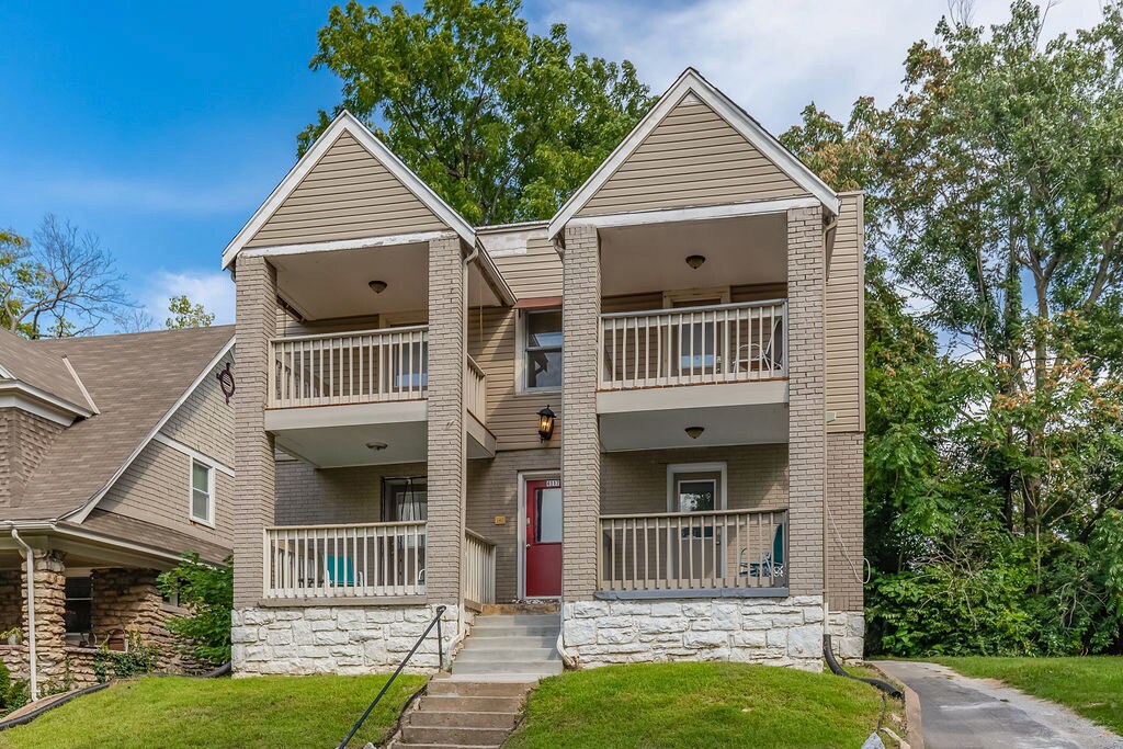 4117 Charlotte St, Unit 2N in Kansas City, MO - Building Photo