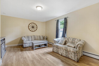 435 Lauer Rd, Unit B in Poughkeepsie, NY - Building Photo - Building Photo