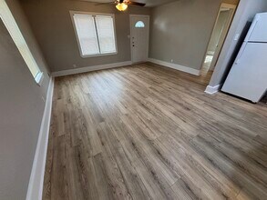 505 Fort Clark Dr in Austin, TX - Building Photo - Building Photo