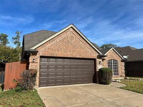 8209 Edgepoint Tr in Hurst, TX - Building Photo - Building Photo