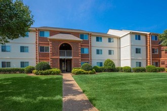 Kings Landing Apartments in Suffolk, VA - Building Photo - Building Photo