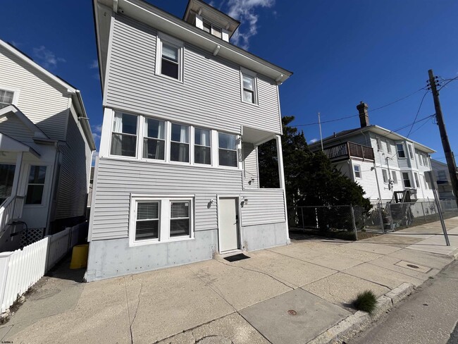 property at 105 N Windsor Ave