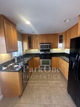 520 Berrellesa St in Martinez, CA - Foto de edificio - Building Photo