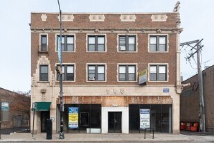 823 W Diversey Pkwy in Chicago, IL - Building Photo