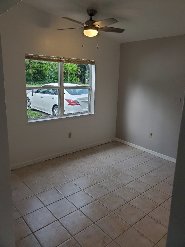 1066 Philippe Pkwy in Safety Harbor, FL - Building Photo - Building Photo
