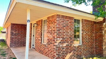 3102 110th St in Lubbock, TX - Building Photo