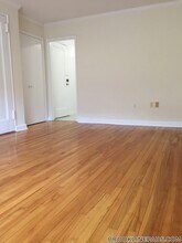 50 Alton Pl, Unit 4 in Brookline, MA - Foto de edificio - Building Photo