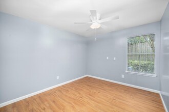 6415 S Lake Houston Pkwy, Unit 402 in Houston, TX - Building Photo - Building Photo