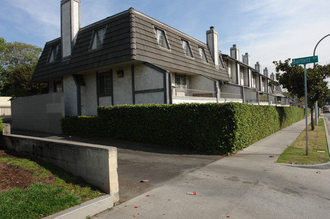 379 Mentor Ave in Pasadena, CA - Building Photo - Building Photo