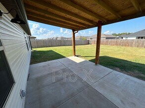 419 N Mojave St in Farmington, AR - Foto de edificio - Building Photo