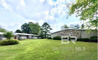 1101 W Laurel Ave in Foley, AL - Building Photo