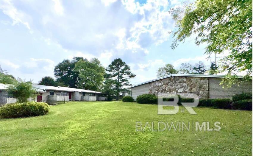 1101 W Laurel Ave in Foley, AL - Foto de edificio
