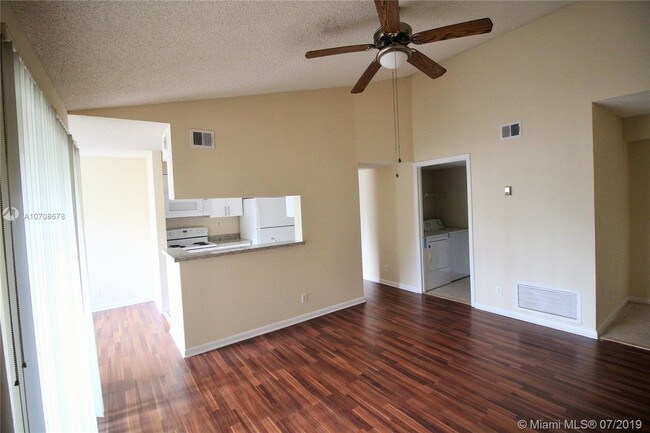5628 Rock Island Rd-Unit -186 in Tamarac, FL - Building Photo - Building Photo