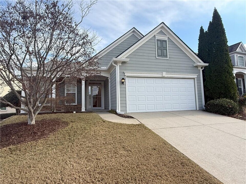 1460 Vinery Ave in Cumming, GA - Building Photo