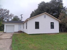 3 Pacific Cir in Orange, TX - Building Photo