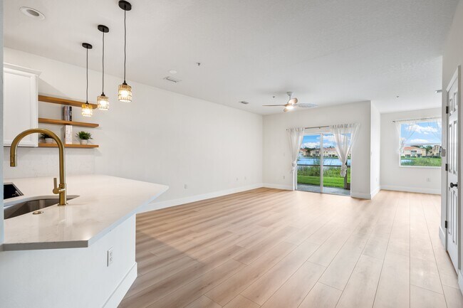 3768 Parkridge Cir in Sarasota, FL - Building Photo - Building Photo