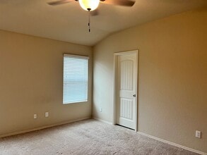1530 Redbridge Dr in Seguin, TX - Building Photo - Building Photo