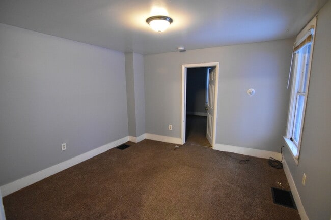 87 Clinton Ave in Cortland, NY - Building Photo - Building Photo