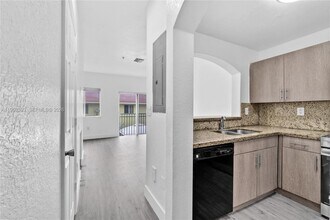 7989 NW 8th St in Miami, FL - Building Photo - Building Photo