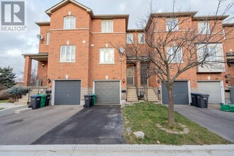 120-120 Railroad St in Brampton, ON - Building Photo - Building Photo