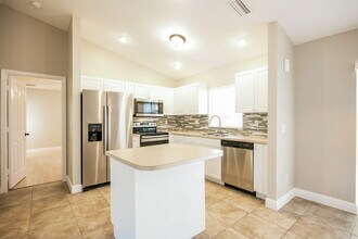 1729 SW 23rd St in Cape Coral, FL - Building Photo - Building Photo