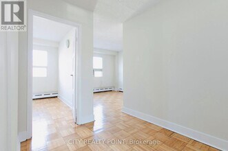 990 Avenue Rd in Toronto, ON - Building Photo - Building Photo