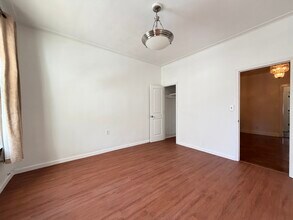 2566 46th St, Unit 1 in Astoria, NY - Building Photo - Building Photo