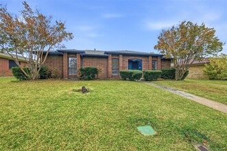 1746 Glencairn Ln in Lewisville, TX - Building Photo - Building Photo