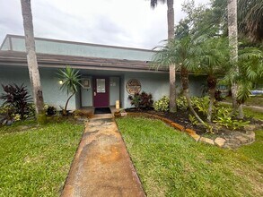 6308 Newtown Cir in Tampa, FL - Foto de edificio - Building Photo