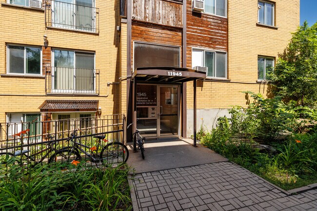 11955 Dulongpré Rue in Montréal, QC - Building Photo - Building Photo