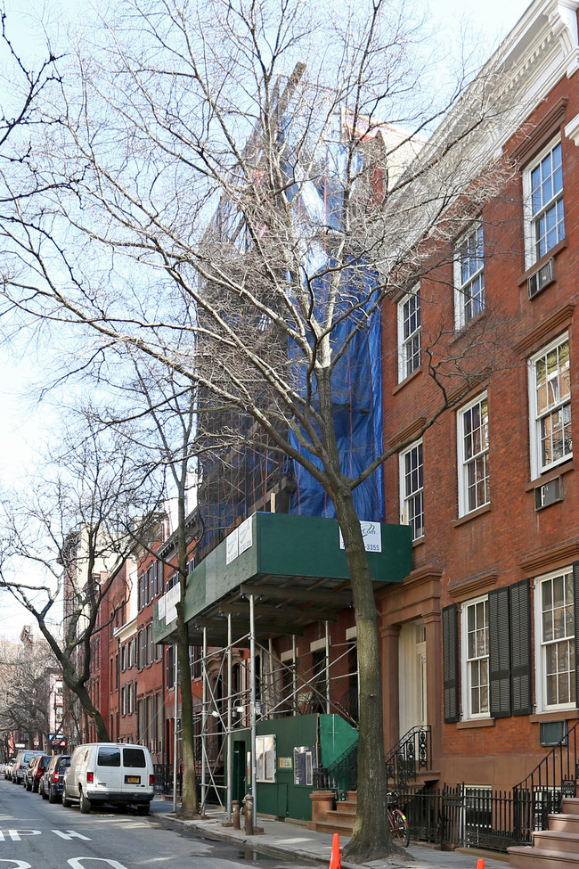 70 Bank St in New York, NY - Building Photo - Building Photo