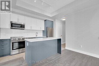 664-664 Spadina Ave. in Toronto, ON - Building Photo - Building Photo