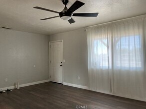 17965 Live Oak St in Hesperia, CA - Foto de edificio - Building Photo