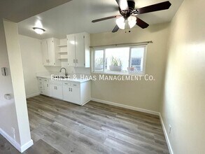 159 Roycroft Ave in Long Beach, CA - Building Photo - Building Photo
