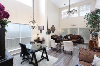 6010 Wood Bayou in San Antonio, TX - Building Photo - Building Photo