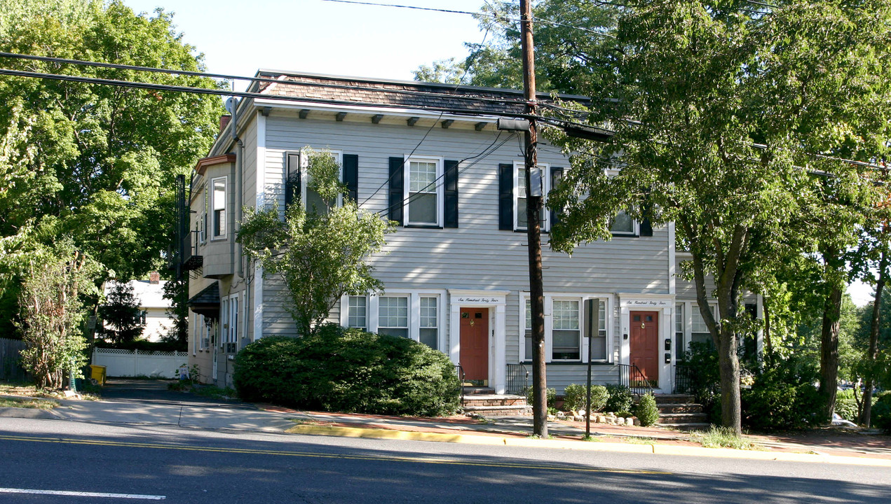 644 Oradell Ave in Oradell, NJ - Foto de edificio