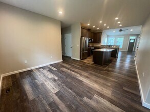 3781 W Birch Leaf Way in Wasilla, AK - Building Photo - Building Photo