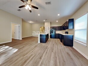 6090 Sage Willow Way in Jacksonville, FL - Foto de edificio - Building Photo