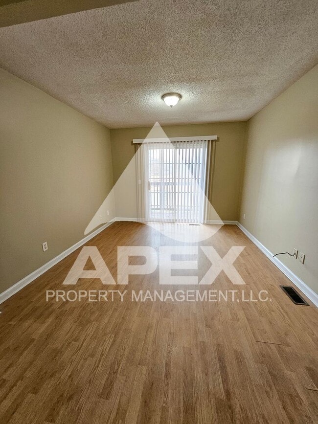 1841 Sweet View Way in Knoxville, TN - Foto de edificio - Building Photo